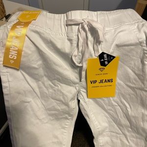 Really cute white pants